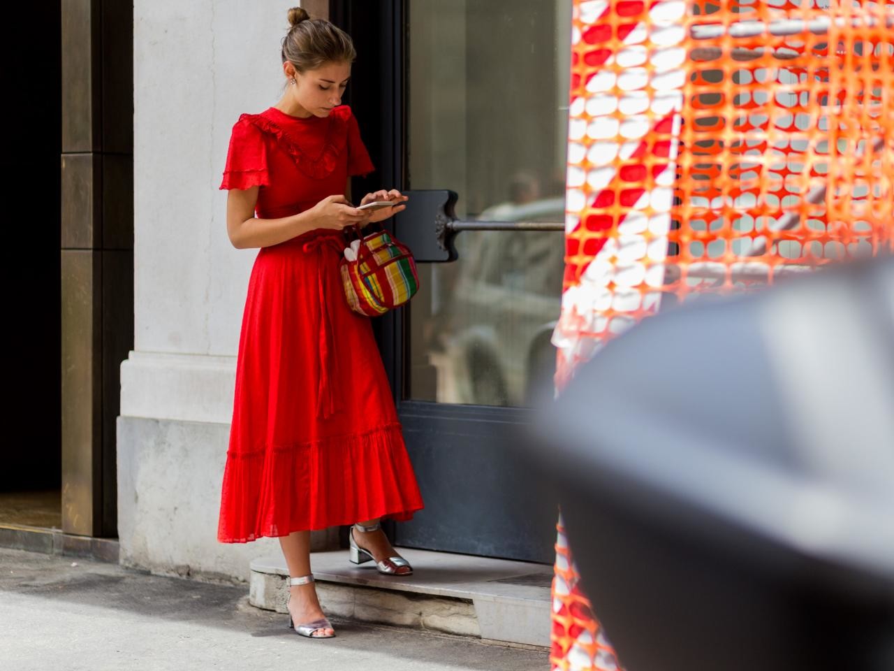 como-combinar-un-vestido-rojo-con-zapatos-y-bolso