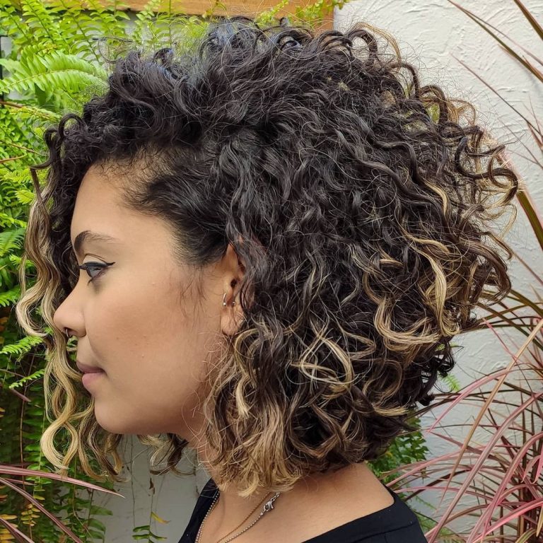 Corte Bob a capas para pelo rizado - Sibra