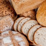 ¿Cuánto son 100 g de pan?